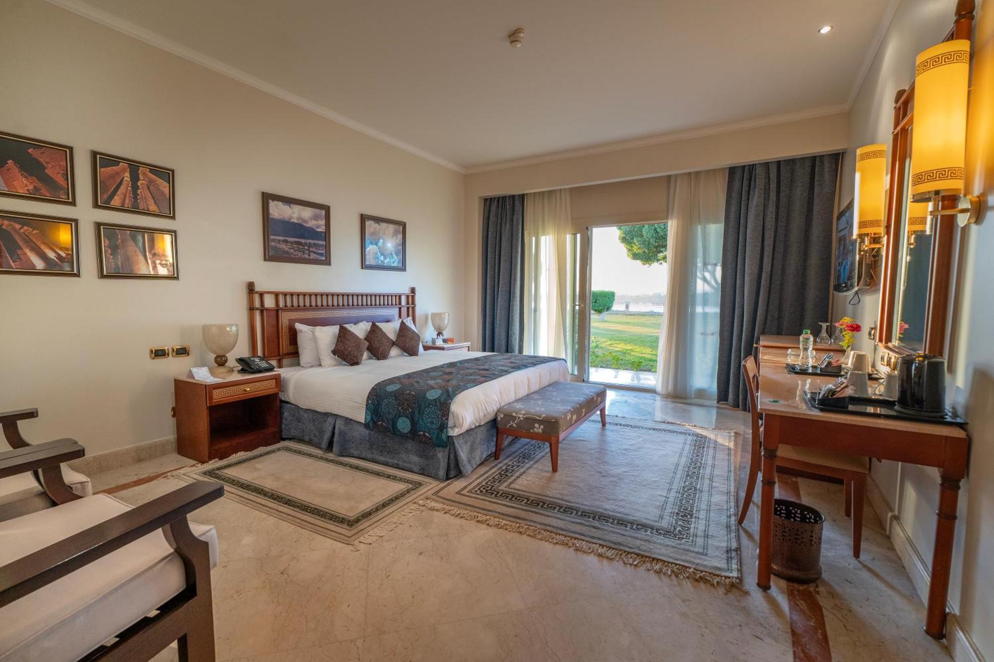 Jolie Ville Hotel & Spa Kings Island Луксор Екстер'єр фото A room at the Hilton Luxor