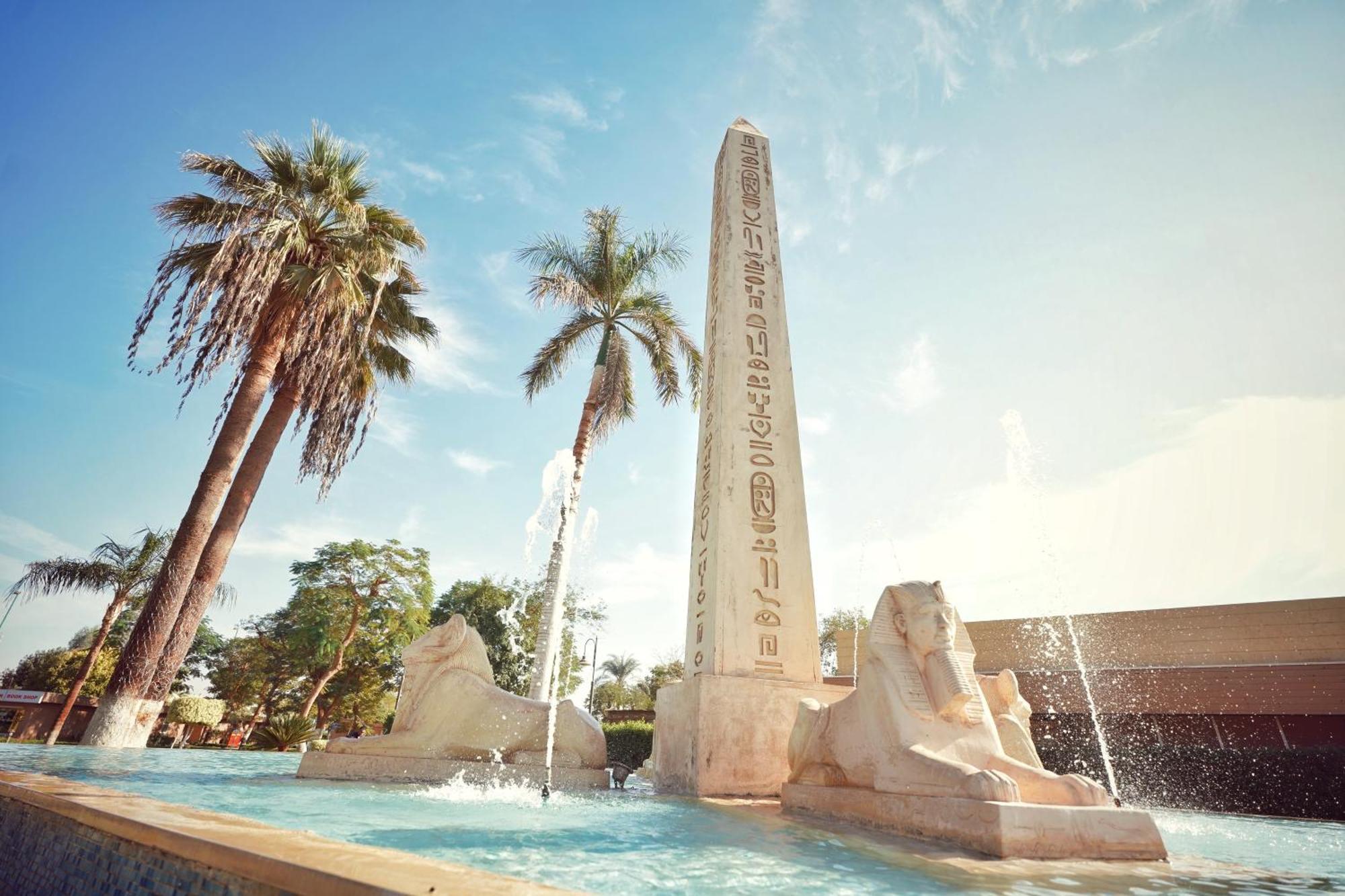 Jolie Ville Hotel & Spa Kings Island Луксор Екстер'єр фото Obelisk of Amenemhet III at the entrance of the Egyptian Museum