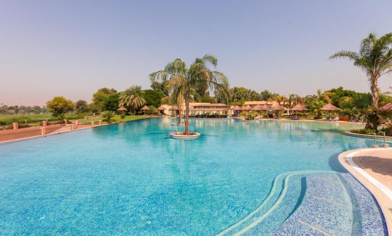 Jolie Ville Hotel & Spa Kings Island Луксор Екстер'єр фото The swimming pool at the resort